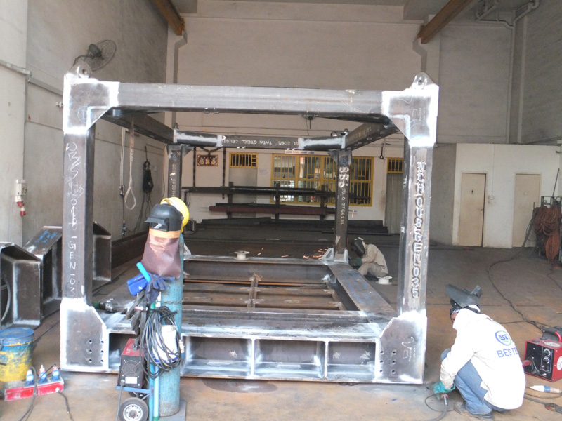 Fabrication-of-winch-frame-&-side-stands-at-our-workshop-2
